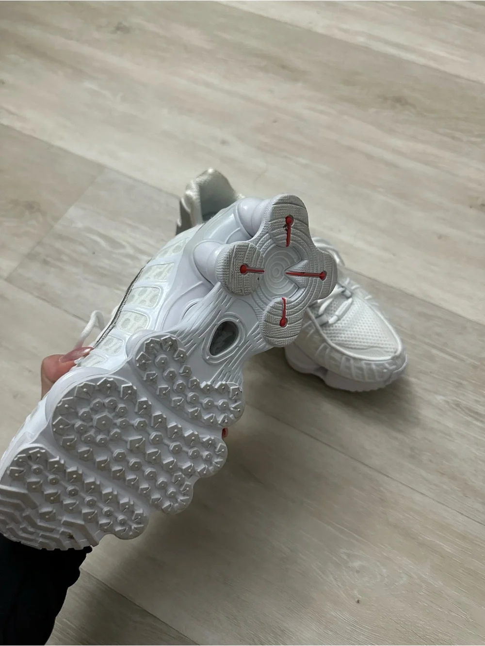 White Nike shox womens 6